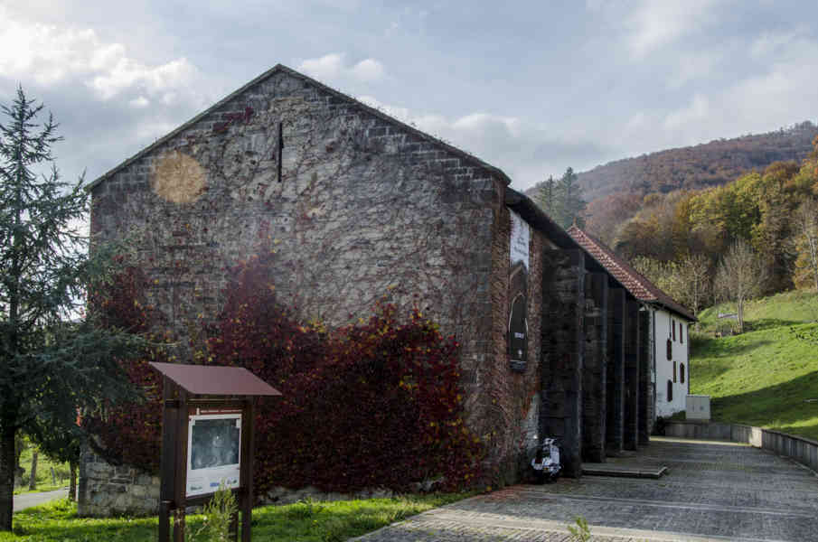 Comunidad Foral de Navarra 168 - Orreaga-Roncesvalles - la Itzandegia - albergue de peregrinos.jpg